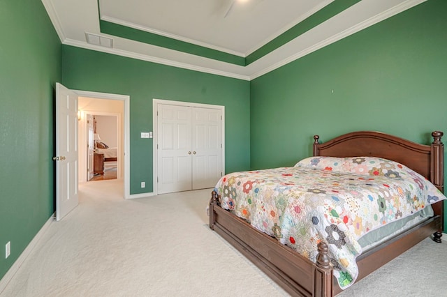 bedroom with light carpet, access to exterior, ceiling fan, and crown molding