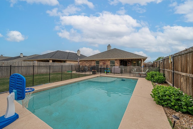 view of swimming pool