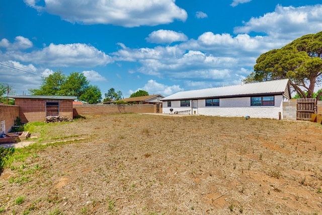 2724 E 11th St, Odessa, TX 79761 - view of yard with an outbuilding and fence