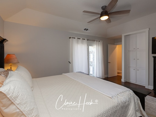 bedroom with ceiling fan, a closet, wood finished floors, and visible vents