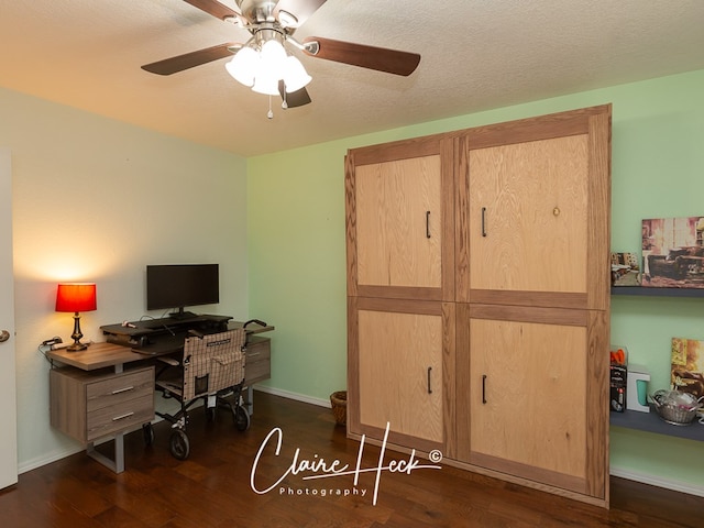 home office featuring dark wood-style floors, a textured ceiling, a ceiling fan, and baseboards