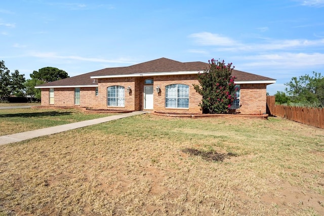 single story home featuring a front yard