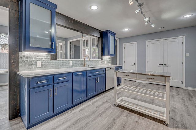 full bath with plenty of natural light, decorative backsplash, wood finished floors, vanity, and baseboards