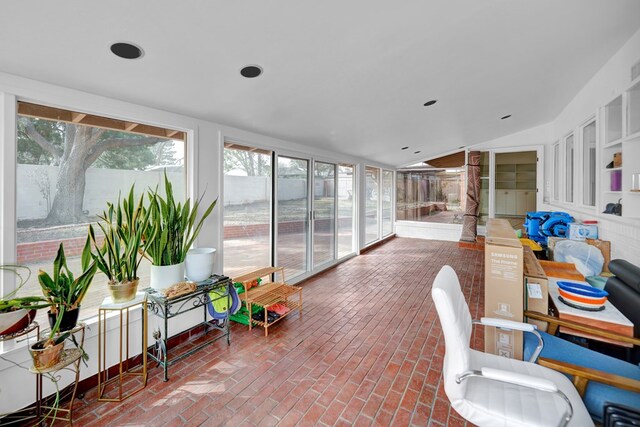 sunroom with vaulted ceiling