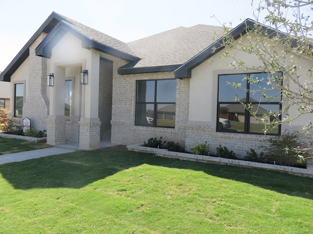 view of front of property with a front yard