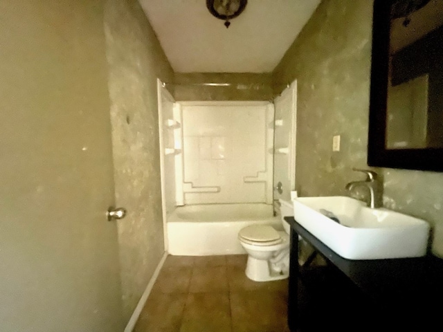 full bathroom featuring shower / tub combination, toilet, and sink