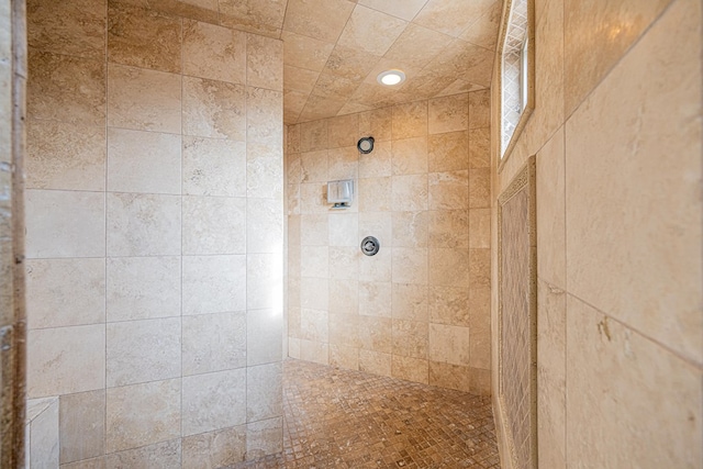 full bathroom featuring tiled shower and recessed lighting