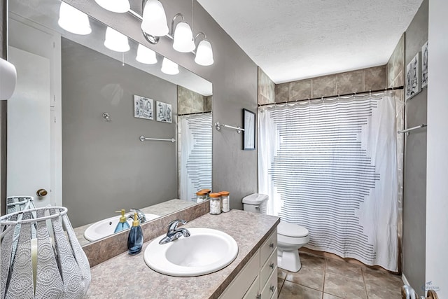 full bathroom featuring a shower with shower curtain, toilet, a textured ceiling, vanity, and tile patterned flooring