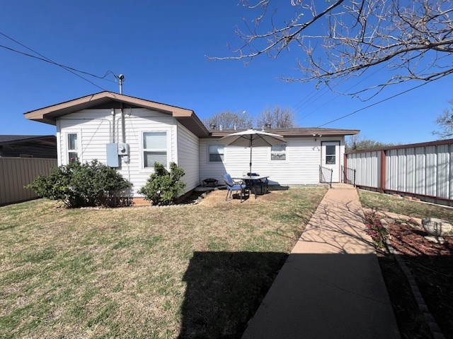 3702 Dalton Dr, Snyder, TX 79549 - rear view of house featuring fence and a yard