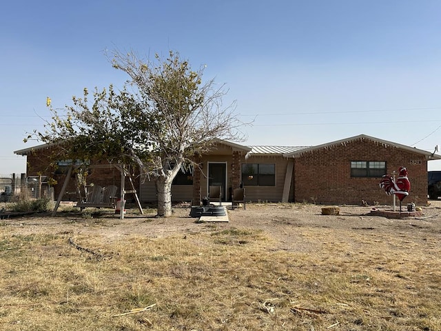 view of front of property