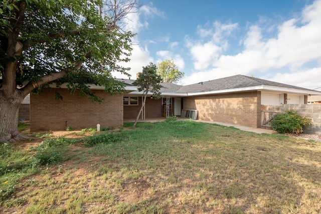 rear view of house featuring a yard