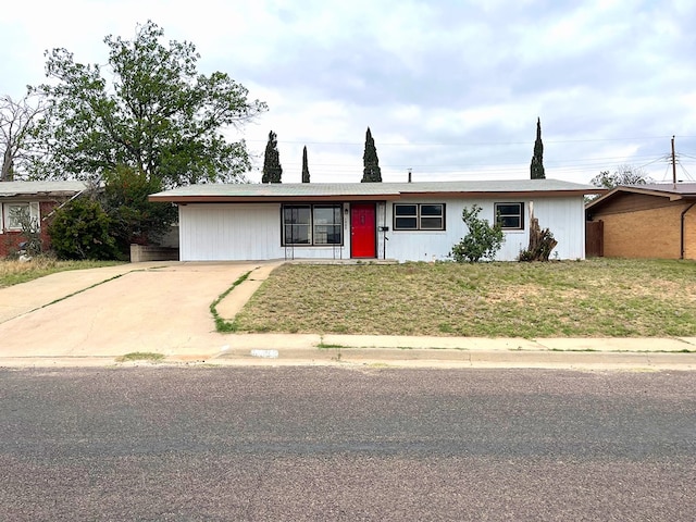 single story home with a front lawn and driveway