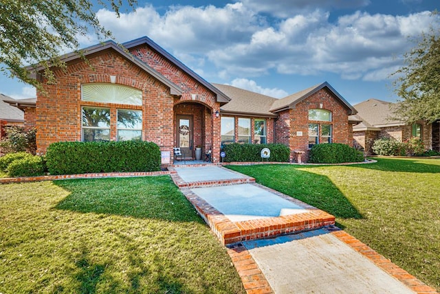 view of front facade with a front yard