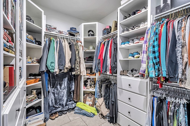 walk in closet featuring tile patterned floors