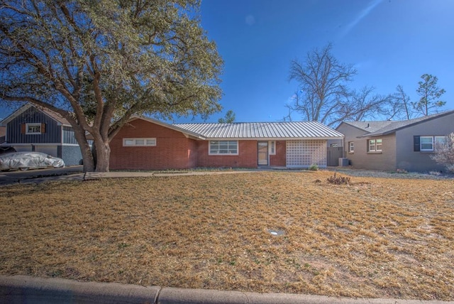 ranch-style home featuring a front yard