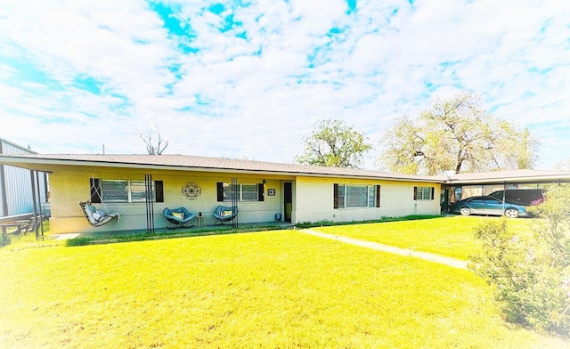 view of front facade featuring a front yard and a carport