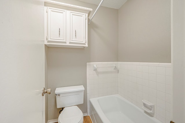 3205 Dentcrest Dr Unit B, Midland, TX 79707 - full bath featuring a tub to relax in, toilet, and a textured ceiling