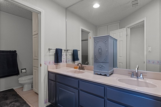 full bathroom featuring tile patterned flooring, visible vents, wallpapered walls, and a sink