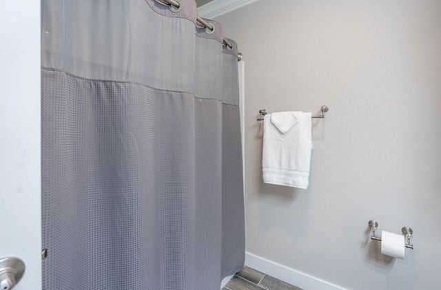 bathroom with ornamental molding