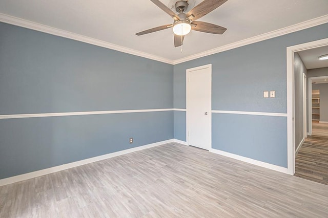 spare room featuring crown molding, light hardwood / wood-style floors, and ceiling fan