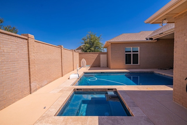 view of pool featuring an in ground hot tub