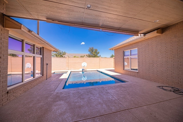 view of swimming pool