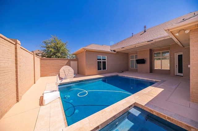 view of swimming pool