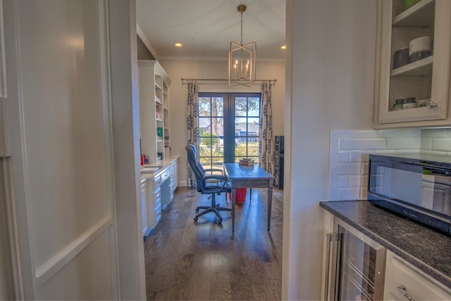 office area with dark wood-style floors, a notable chandelier, crown molding, a sink, and recessed lighting