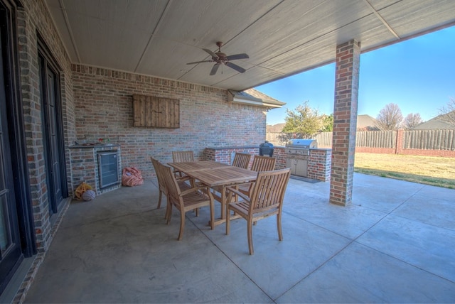 view of patio featuring a ceiling fan, area for grilling, a grill, fence, and outdoor dining space