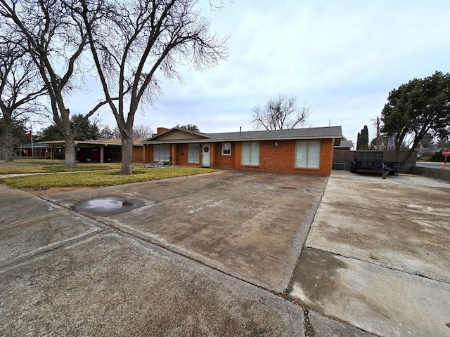 ranch-style home featuring a front yard