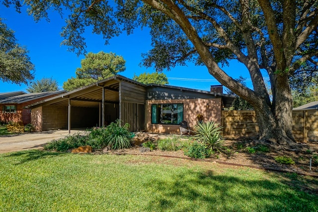 single story home featuring a front yard and a carport