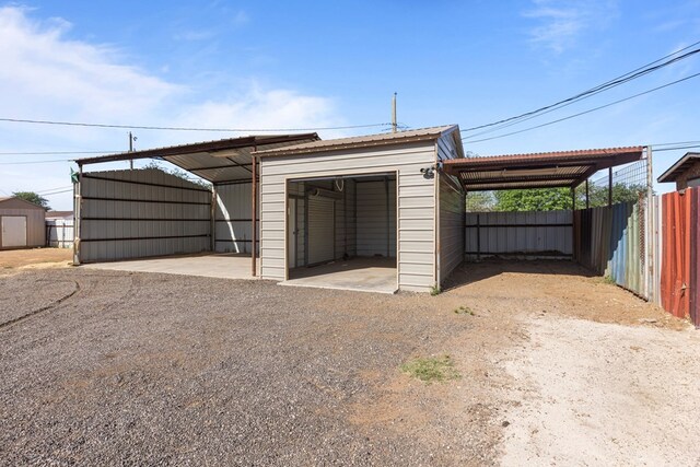 610 S Clay St, Midland, TX 79701 - garage with fence