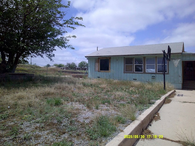 1104 S Monticello St, Big Spring, TX 79720 - view of property exterior featuring a shingled roof
