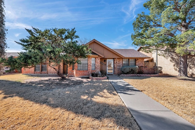 single story home featuring a front yard