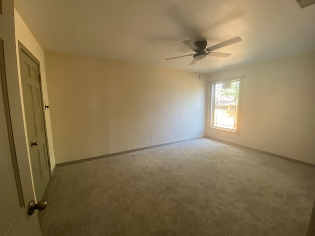 unfurnished room with light carpet and ceiling fan