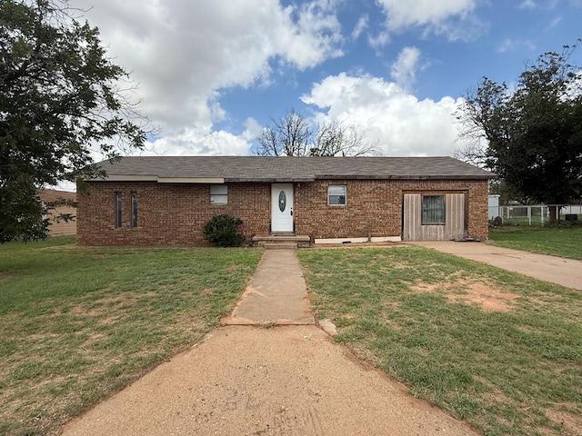107 Elm St, Snyder, TX 79549 - photo 1
