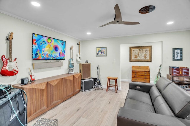 living room featuring a ceiling fan, light wood-style flooring, recessed lighting, and ornamental molding