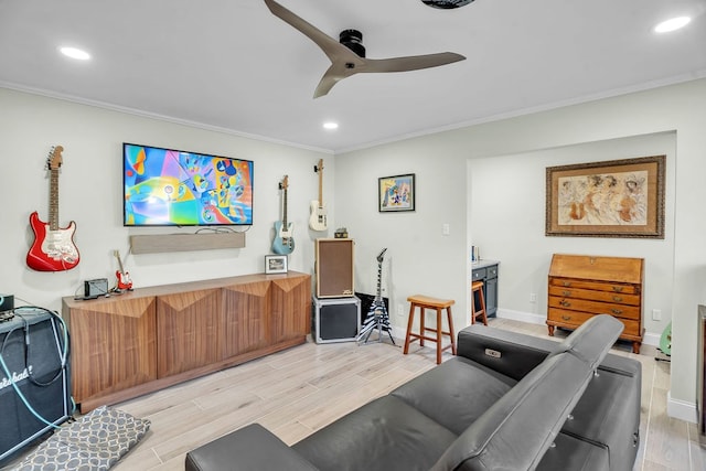 living area featuring crown molding, baseboards, ceiling fan, recessed lighting, and light wood-style flooring