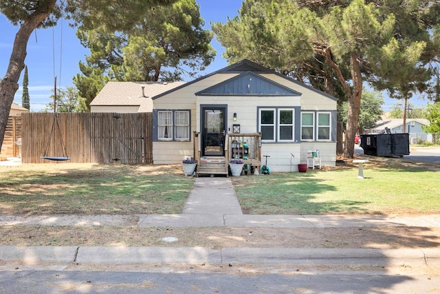1400 W Tennessee Ave, Midland, TX 79701 - view of bungalow-style home