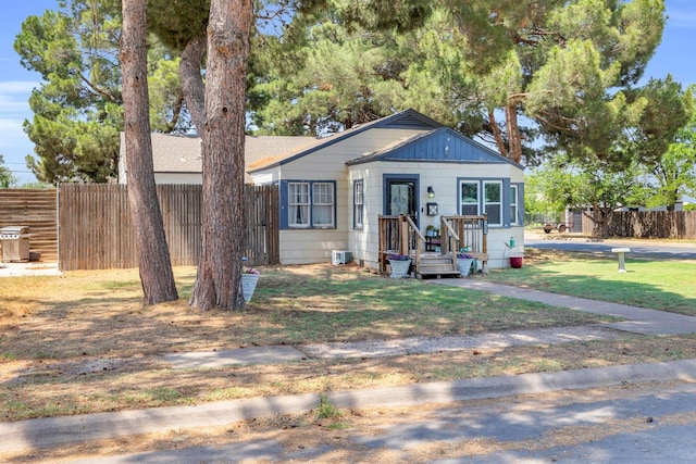 1400 W Tennessee Ave, Midland, TX 79701 - view of bungalow-style house