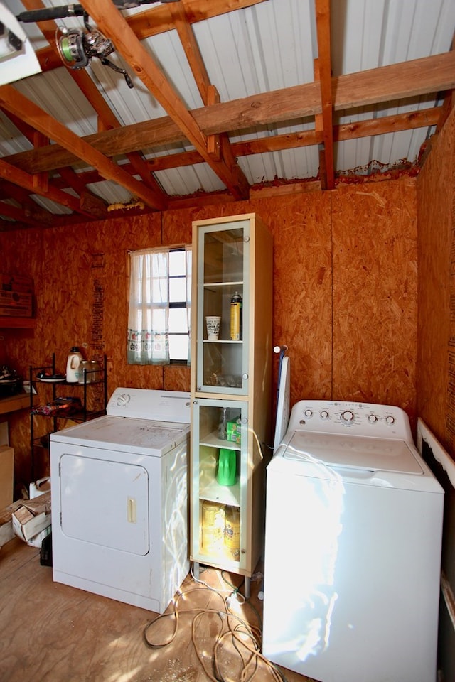 7501 N County Rd 29, Big Spring, TX 79720 - laundry area with washer and dryer