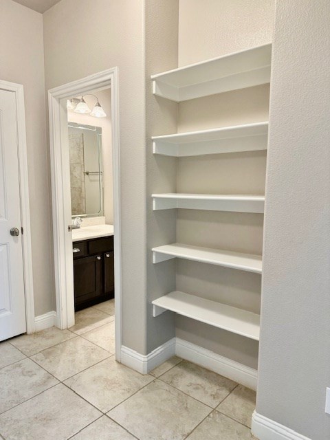 37 Devon Ct, Odessa, TX 79765 - pantry with a sink