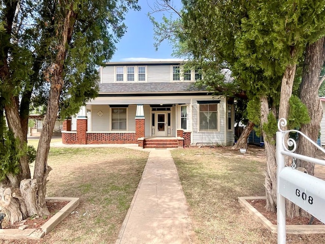 view of front of property featuring a front yard