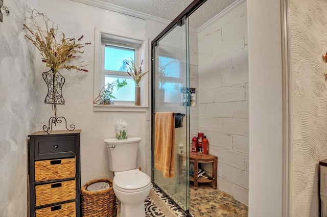 full bathroom featuring a textured ceiling, toilet, a stall shower, and ornamental molding