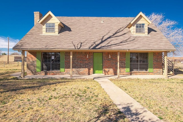 view of front facade with a patio area and a front yard