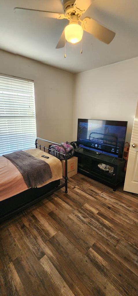 bedroom featuring dark wood-style floors and ceiling fan