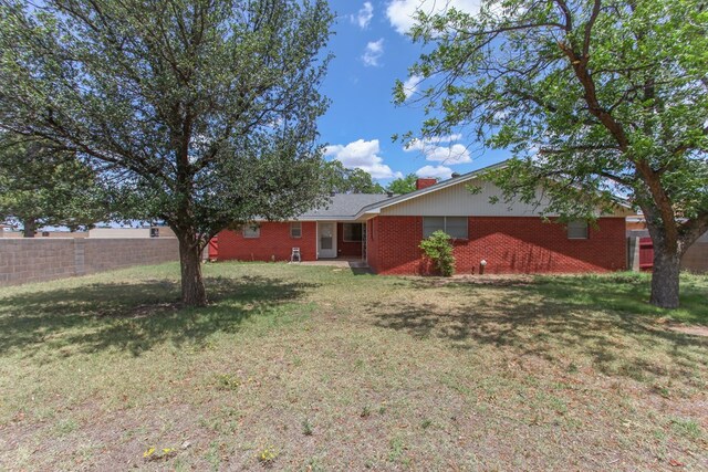 1900 Goliad St, Big Spring, TX 79720 - view of yard