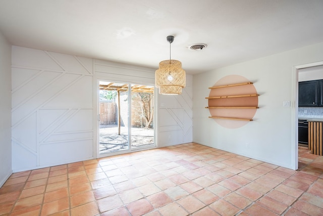 spare room featuring visible vents