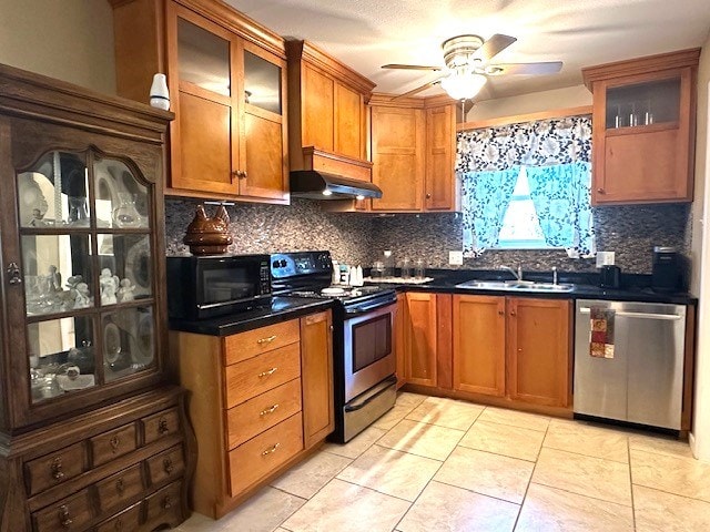 kitchen with backsplash, a ceiling fan, stainless steel appliances, and a sink