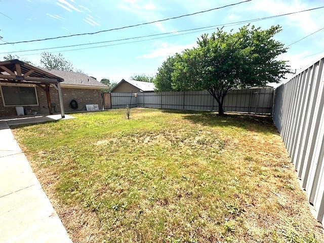 view of yard featuring a fenced backyard